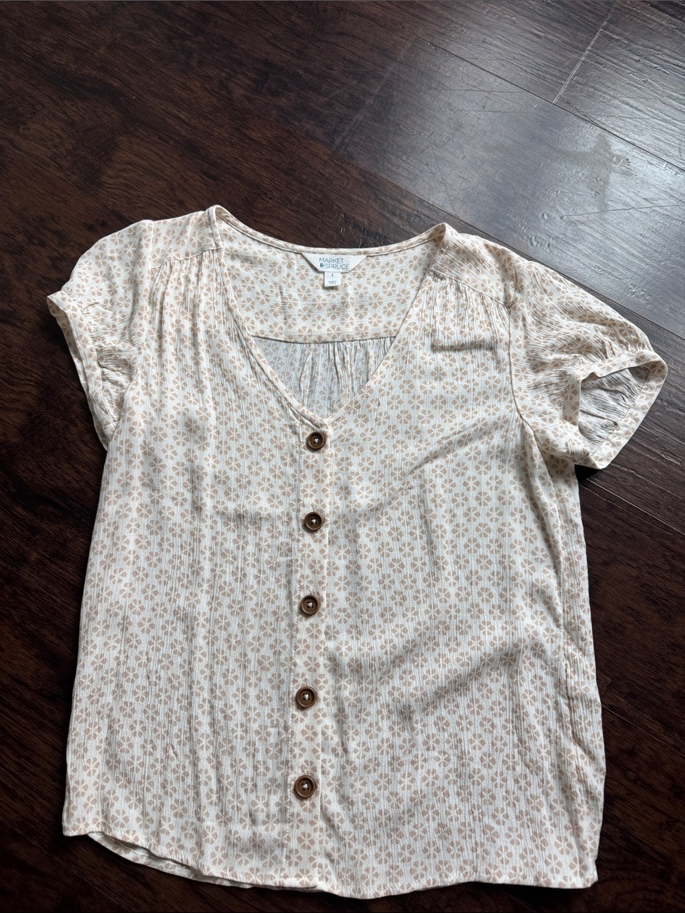 Market & Spruce Beige Floral Button-Front Short Sleeve Blouse